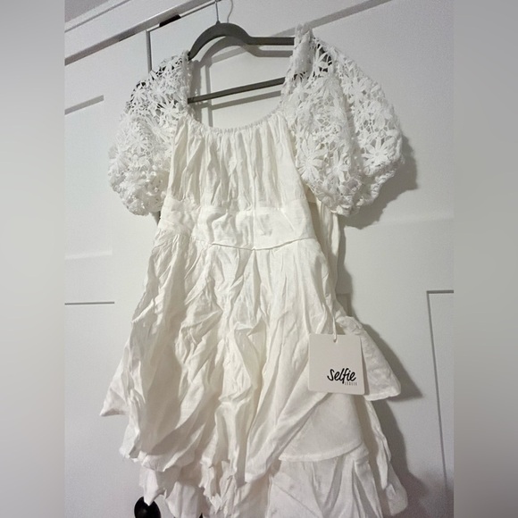 NEW Selfie Leslie: Abby Lace Puff Sleeve Tie-Up Back Dress - Picture 4 of 8